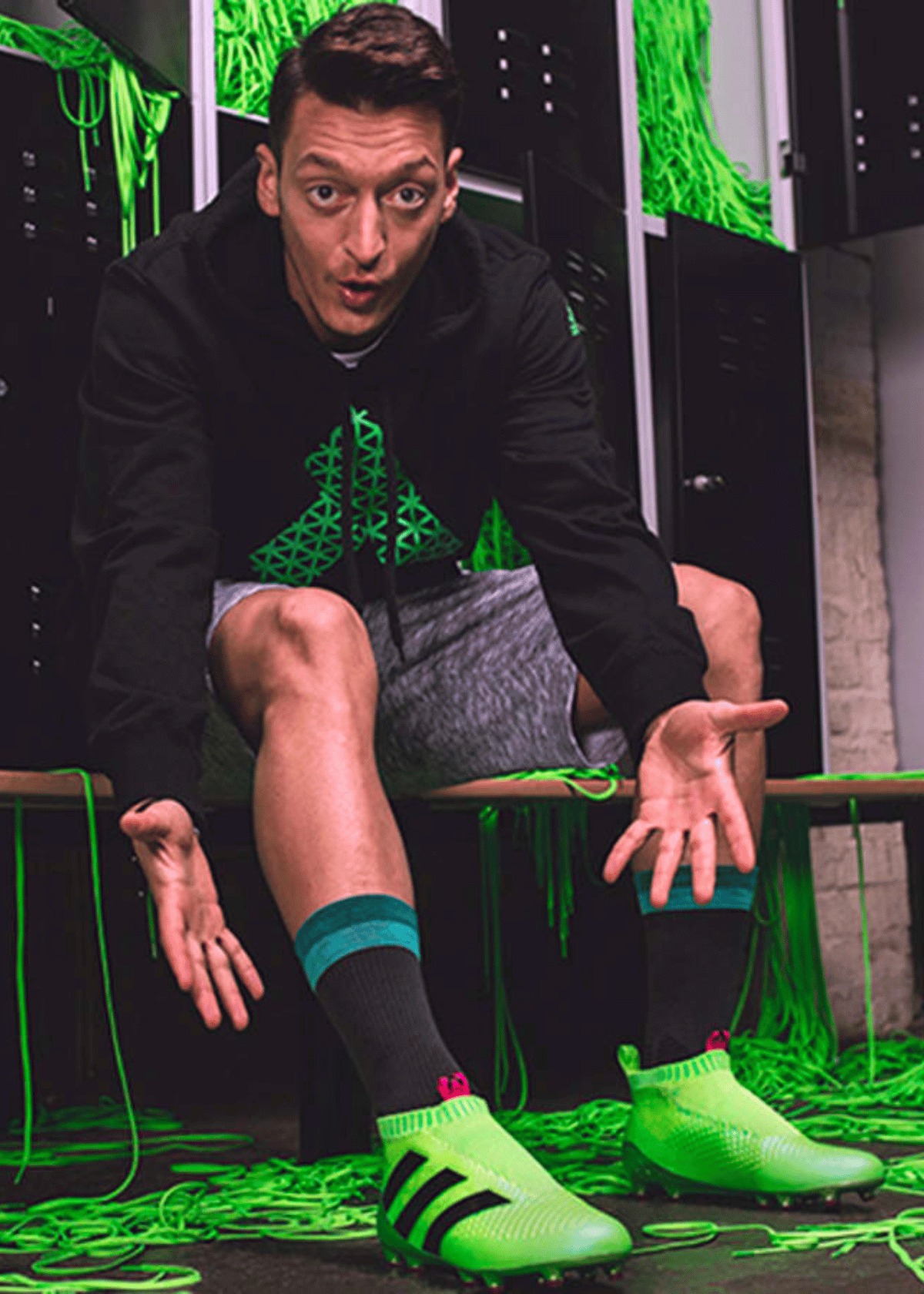 laceless indoor cleats